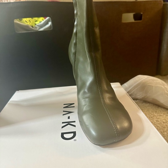NA-KD | Rounded Toe Ankle Boots in Khaki Green, size 39 EU / 8.5 US - Picture 4 of 10